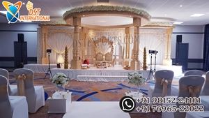 Achetez un magnifique mandap de mariage en or blanc de style romain pour les mariages hindous, un mandap à double poteau sur le thème du paon majestueux avec dôme. - Product Image 2