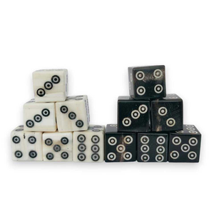 Dados redondos de hueso blanco de 12mm, 14mm, 16mm, 18mm, 20mm, 22mm al por mayor con puntos negros y diseño de letras de animales para juegos de mesa - Product Image 4