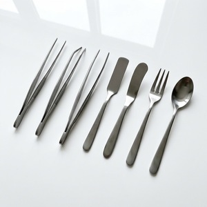 Ensemble d'ustensiles de cuisine en acier inoxydable argenté, 8 pièces, pour la présentation des plats, avec pinces, couteaux, fourchettes, cuillères, lavables au lave-vaisselle - Product Image 2