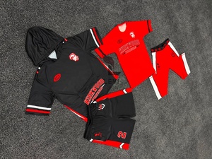Ensemble de vêtements de sport compressifs personnalisés haut de gamme comprenant un maillot assorti à des leggings et des shorts compressifs - Product Image 5
