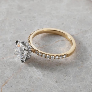 Bague de fiançailles en diamant de laboratoire rond brillant de 2 carats, bague cathédrale à halo caché, solitaire pavé, bague de demande en mariage, certifiée IGI - Product Image 2