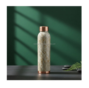 Bouteille d'eau en cuivre d'inspiration ayurvédique pour le stockage quotidien de l'eau, favorisant la digestion, l'immunité et la vitalité - Product Image 5