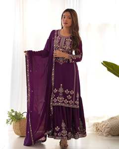 Ensemble Sharara de Luxe Traditionnel Brodé Violet pour Femme, Tenue de Cérémonie Pakistanaise de Créateur, Salwar Kameez Dupatta à Séchage Rapide - Product Image 2