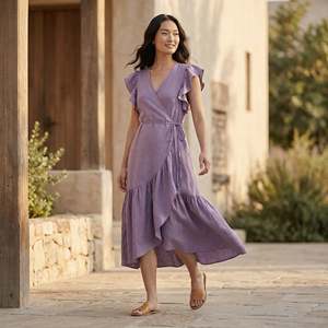 Vestido midi cruzado con volantes de lino y algodón color lavanda para mujer, con tela ligera y ajuste cómodo para uso diario. - Product Image 2