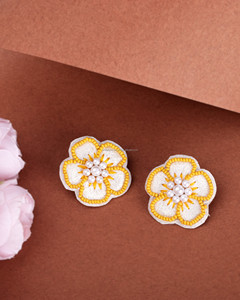 Pendientes Colgantes con Cuentas y Bordado Floral, Diseño de Flor Amarilla y Blanca, Centro de Perla, Tamaño Personalizado, Joyería de Moda, Elegante y Distintiva - Product Image 4