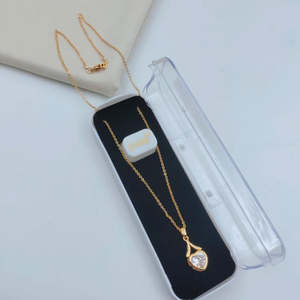 Collar con Colgante de Cadena en Forma de Corazón de Cristal Chapado en Oro - Product Image 1