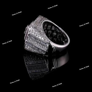 แหวนฮิปฮอปทรงสี่เหลี่ยมประดับเพชรโมอิสซาไนต์เงินแท้ 925 พร้อมเพชรทรงบาแกตต์ เงินสเตอร์ลิง เหมาะสำหรับเป็นเครื่องประดับสำหรับงานปาร์ตี้ของผู้ชาย - Product Image 3