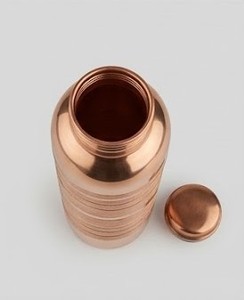 Botella de Agua de Cobre con Ranuras Horizontales, Diseño Minimalista, Portátil para Viajes - Product Image 4