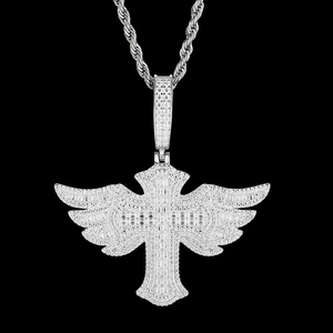 Pendentif Croix Ailes d'Ange en Moissanite Argentée 55mm, Bijou Religieux Bicolore Blanc et Jaune, Style Hip Hop, Effet Givré (Seulement le Pendentif) - Product Image 1