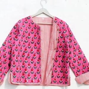 Nouvel arrivage de manteaux matelassés à imprimé floral avec patchwork, vestes indiennes faites à la main, veste matelassée bohème pour femmes - Product Image 1