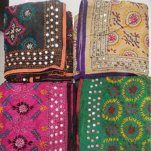 Dupatta brodée de fleurs Phulkari colorées pour femmes, vêtements bohèmes décontractés, écharpe pour l'été et l'automne - Product Image 5