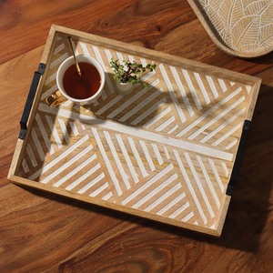 Plateau de service en bois moderne fait main à motif abstrait avec poignées, logo personnalisable pour mariages et dîners de Diwali, mobile - Product Image 1
