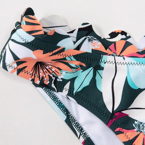 Ensemble bikini deux pièces pour femme, haut à volants col en V profond, bas hipster, maillot de bain rose uni, extensible en Spandex et Nylon - Product Image 6
