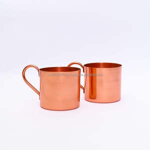 Elegante taza de mula de cobre hecha a mano con acabado brillante y base grabada adecuada para regalos de alta gama y uso festivo - Product Image 3