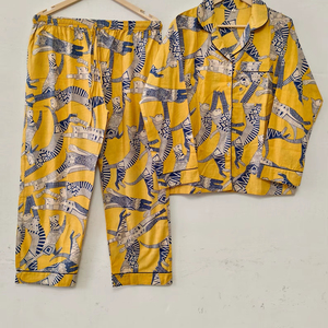Ensemble de pyjama en coton jaune Sanganeri artisanal de qualité supérieure pour femmes, motif tigre, imprimé artisanal, élégant, séchage rapide - Product Image 1