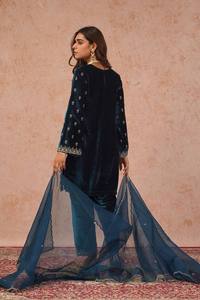Conjunto Tradicional de Salwar Kameez de Terciopelo Azul, Kurta Bordada, Palazzo y Dupatta, Ropa Étnica para Mujer para Bodas, Graduaciones y Fiestas - Product Image 6