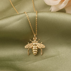 Collier pendentif symbole abeille inspiré de la nature, style Art déco, qualité supérieure, brillant, plaqué or 18 carats, laiton massif, bijoux hypoallergéniques - Product Image 5