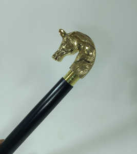 Canne de marche artisanale en laiton et bois avec poignée royale pour un soutien élégant et un usage luxueux pour les gentlemen. - Product Image 6