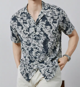 Camisa Hawaiana Personalizable para Hombre de Manga Corta - Camisa con Estampado Floral para Vacaciones en la Playa - Product Image 2