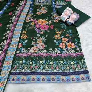 Ensemble prêt-à-porter 3 pièces en mousseline avec imprimés floraux vibrants, comprenant un salwar, une anarkali, un kurta, un pantalon et une dupatta, robe longue. - Product Image 4