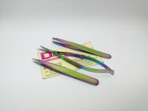 Latest Style Eyebrow Tweezers Stainless Steel Custom Logo Slanted Pointed Tips Hair plucking Eyebrow Tweezers In Pakistan - Product Image 2