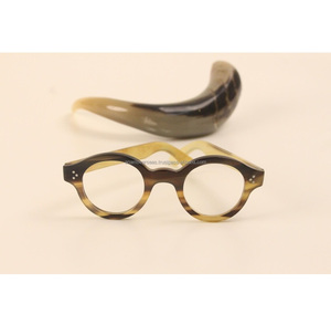 Monturas de Gafas de Cuerno de Búfalo Natural Hechas a Mano por Artesanos - Product Image 1