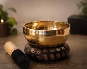 Bol chantant rose de l'Himalaya - Bol sonore en métal artisanal pour la méditation quotidienne - Product Image 4