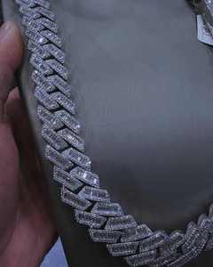 Collier chaîne cubaine Chevron de luxe entièrement sertie de moissanite VVS, bijou statement Hip Hop, accessoire cadeau unisexe haut de gamme - Product Image 2