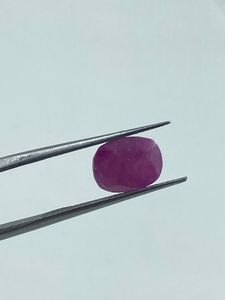 Pierre précieuse naturelle de qualité supérieure, de couleur rose violacée, taillée en forme ovale, 3,85 carats - Product Image 4