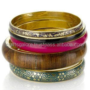 Bracelets manchette sculptés en laiton doré, uniques et sophistiqués, fabriqués à la main, pour les fêtes et les occasions spéciales. - Product Image 5