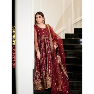 Collection SSUMAIRA - Spécial Eid - Robe Anarkali de luxe brodée de couleur marron - Tenue de soirée/mariage pakistanaise - Longue robe en mousseline de soie - Product Image 2