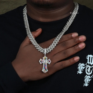 Pendentif Croix Multicolore Arc-en-ciel Sertie de Moissanite en Argent 925 – Bijou Tendance à Forte Brillance - Product Image 1