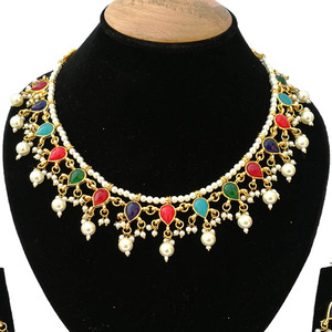 Parure de bijoux indienne royale Kundan en zircon plaqué rhodium, collier, boucles d'oreilles et coiffe traditionnelles pour mariée - Product Image 2