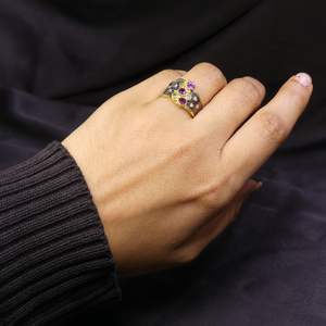 Anillo de Compromiso y Boda Clásico de Plata de Ley 925 Chapado en Oro Vintage con Piedras Preciosas de Esmeralda, Rubí y Topacio Blanco Hechas a Mano con Bajo MOQ - Product Image 5