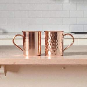 Taza de Cobre de 500 ml con Acabado Martillado y Asa de Diseño Moderno para Uso en la Comedor - Product Image 1