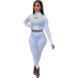 Mono de mujer negro de cintura alta con cuello alto y manga larga, estampado corporal, ajuste ceñido, de elastano y poliéster, estilo urbano. - Product Image 2