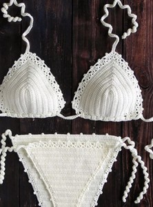 Ensemble de bikini brésilien crocheté avec pompons et perles - Product Image 3