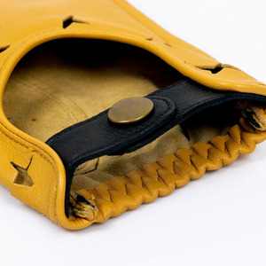Gants de conduite en cuir jaune avec design perforé, sangle de poignet réglable, unisexe, respirants, à doigts complets, pour toutes les saisons - Product Image 5