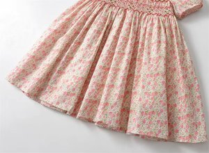 Robe florale pour enfants en coton brodé à la main avec imprimé Liberty d'été personnalisé, vêtements smockés pour bébés, vêtements smockés pour fillettes - Product Image 6