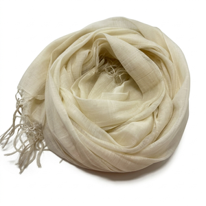 Écharpe en coton et soie Khadi, tissée à la main, accessoire texturé alliant le confort du coton naturel et l'élégance de la soie, pour les passionnés de mode. - Product Image 1