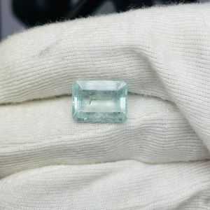 Aguamarina natural tallada en esmeralda de 7.52 quilates, gema de muy alta calidad con un brillo excelente, buen color y una elaboración y pulido perfectos. - Product Image 3