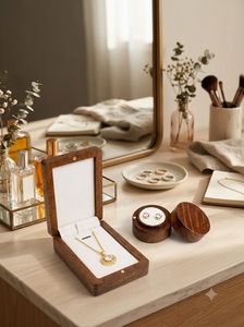 Caja de Joyería Rectangular de Madera de Lujo Personalizada WeWood, Cierre Magnético, Opciones de Varios Tamaños para Guardar Joyas, Collares, Anillos y Colgantes - Product Image 3
