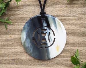 Colgantes vintage con forma de cuerno, aleación de cobre chapada en oro, joyería de moda unisex, joyería tibetana hecha a mano, medallón para hombres y mujeres - Product Image 3