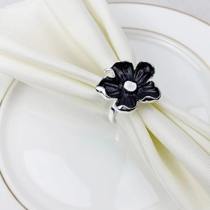 Anillo para Servilletas con Diseño de Pétalos Elegantes en Color Negro, para Decoración de Mesa de Comedor, Decoración de Bodas, Fiestas y Uso Moderno en el Hogar - Product Image 3