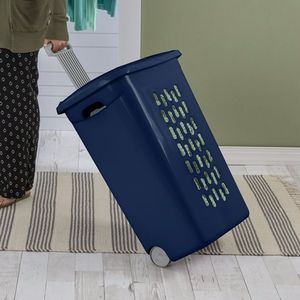 Set di 2 Cesti Portabiancheria Bianchi in Plastica con Ruote, Soluzione Comoda e Pratica per la Tua Casa - Product Image 2