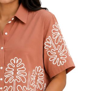 Camisa Corta de Mujer en Color Terracota con Botones, Bordado Floral Blanco, Manga Corta, Blusa Casual de Verano, Top de Diseñador de Moda en Algodón - Product Image 4