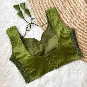 Hermosa Blusa Sin Mangas de Seda Suave con Elástico en Ambos Lados, Ajustada, Precolada y con Cierre de Gancho Trasero para Mujer - Exportador de Moda - Product Image 2