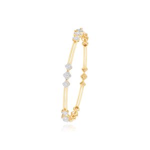 Par de Brazaletes Geométricos de Tres Líneas con Diamantes Redondos en Oro Amarillo de 14K - Product Image 1