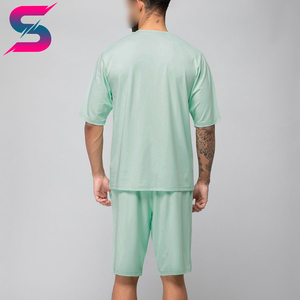 Conjunto de camiseta y pantalones cortos de punto casual, transpirable, cómodo, para verano, en color verde menta sólido, para hombre. - Product Image 3