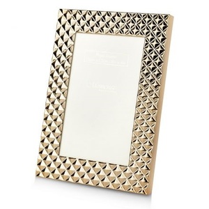 Cadre photo plaqué argent gaufré – Cadeau de bureau haut de gamme – Cadre photo élégant pour affichage portrait sur bureau - Product Image 3